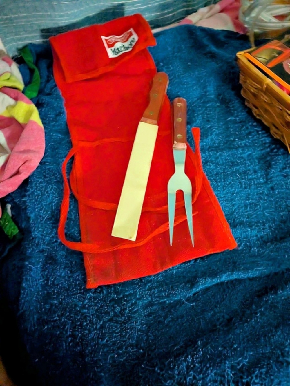 Marlboro Unlimited BBQ Grill Set with Canvas Tool Roll Red Roll-Up Pouch - Picture 2 of 4